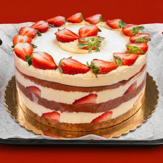 Bolo Com Morango / Strawberry Cake